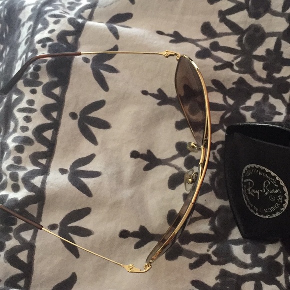 Ray Ban Gold Aviator - Picture 2 of 3